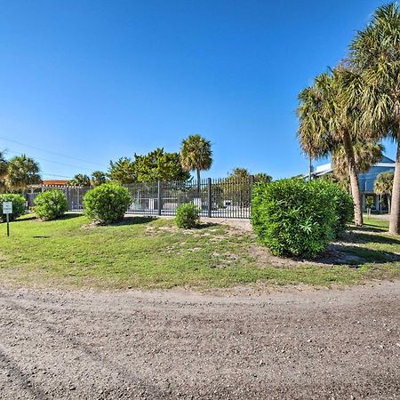 Beachfront Cedar Key Retreat With Pool Access! Ngoại thất bức ảnh
