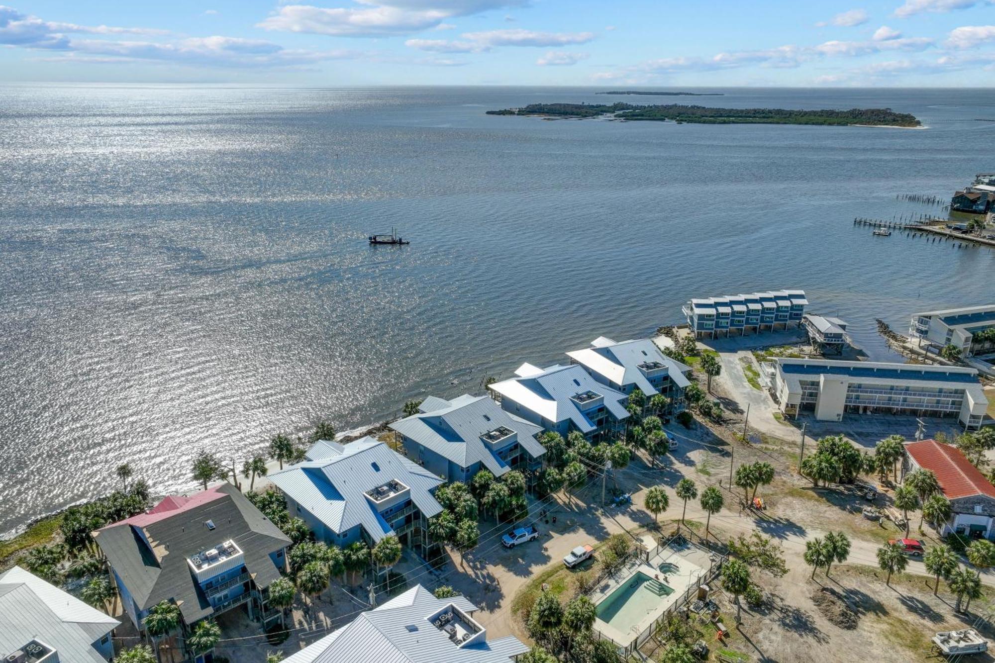Beachfront Cedar Key Retreat With Pool Access! Ngoại thất bức ảnh