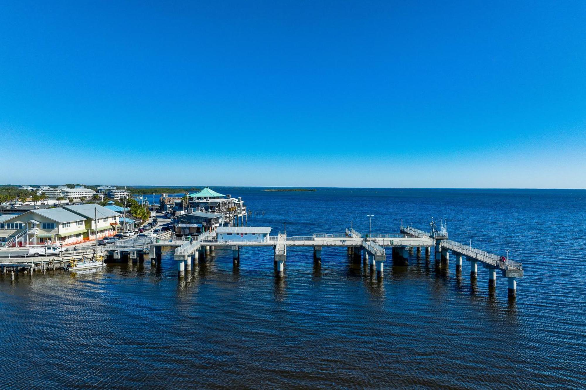 Beachfront Cedar Key Retreat With Pool Access! Ngoại thất bức ảnh