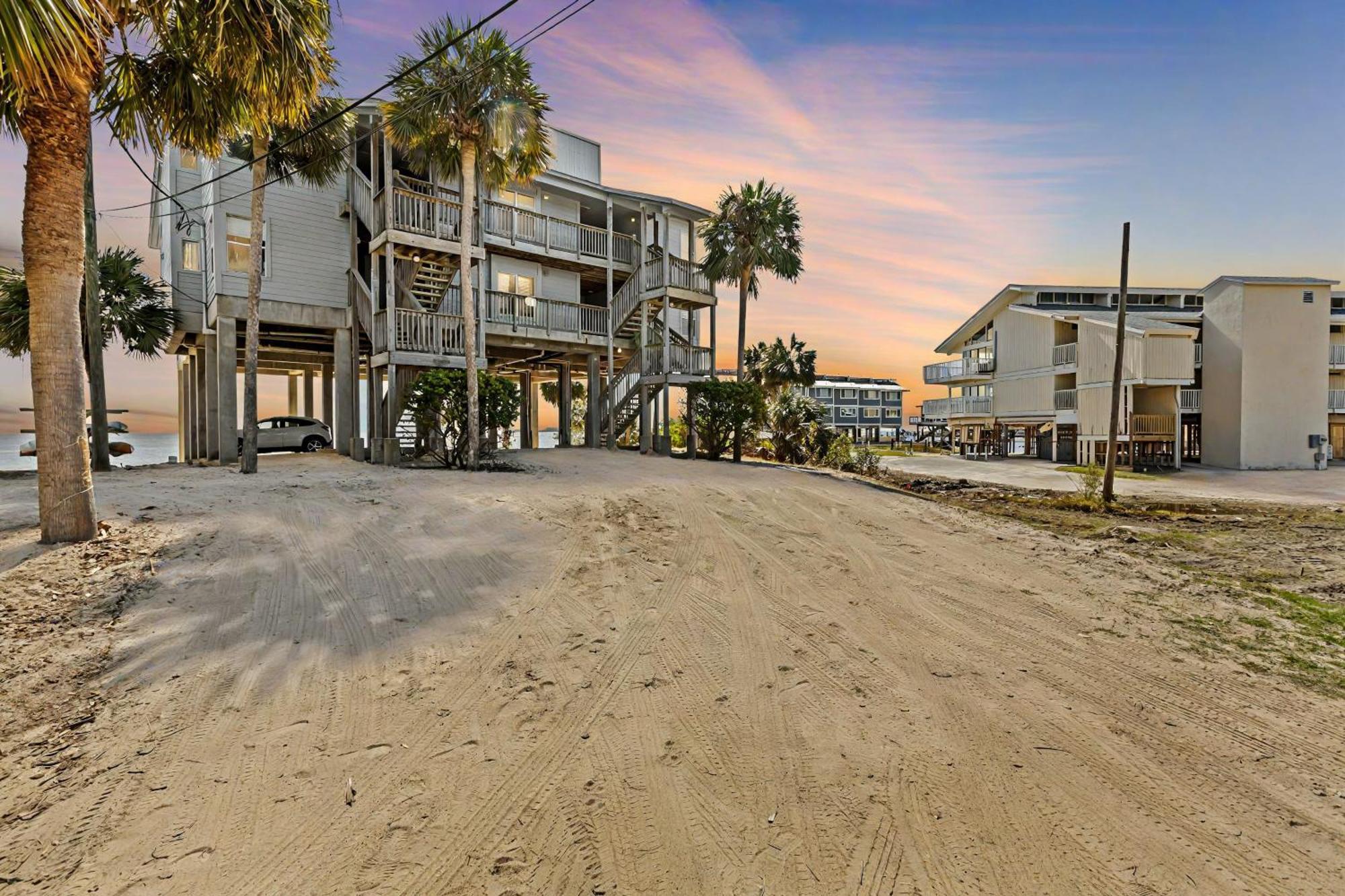 Beachfront Cedar Key Retreat With Pool Access! Ngoại thất bức ảnh