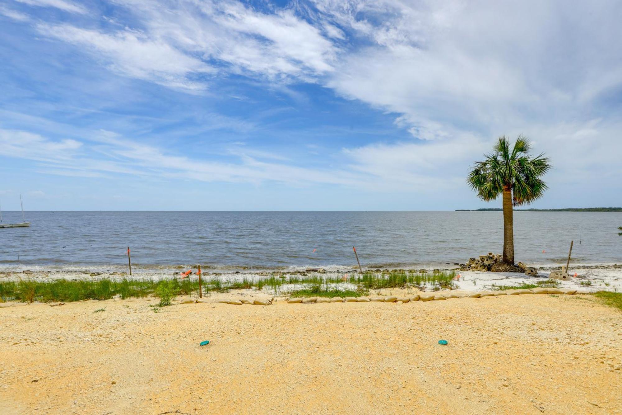 Beachfront Cedar Key Retreat With Pool Access! Ngoại thất bức ảnh