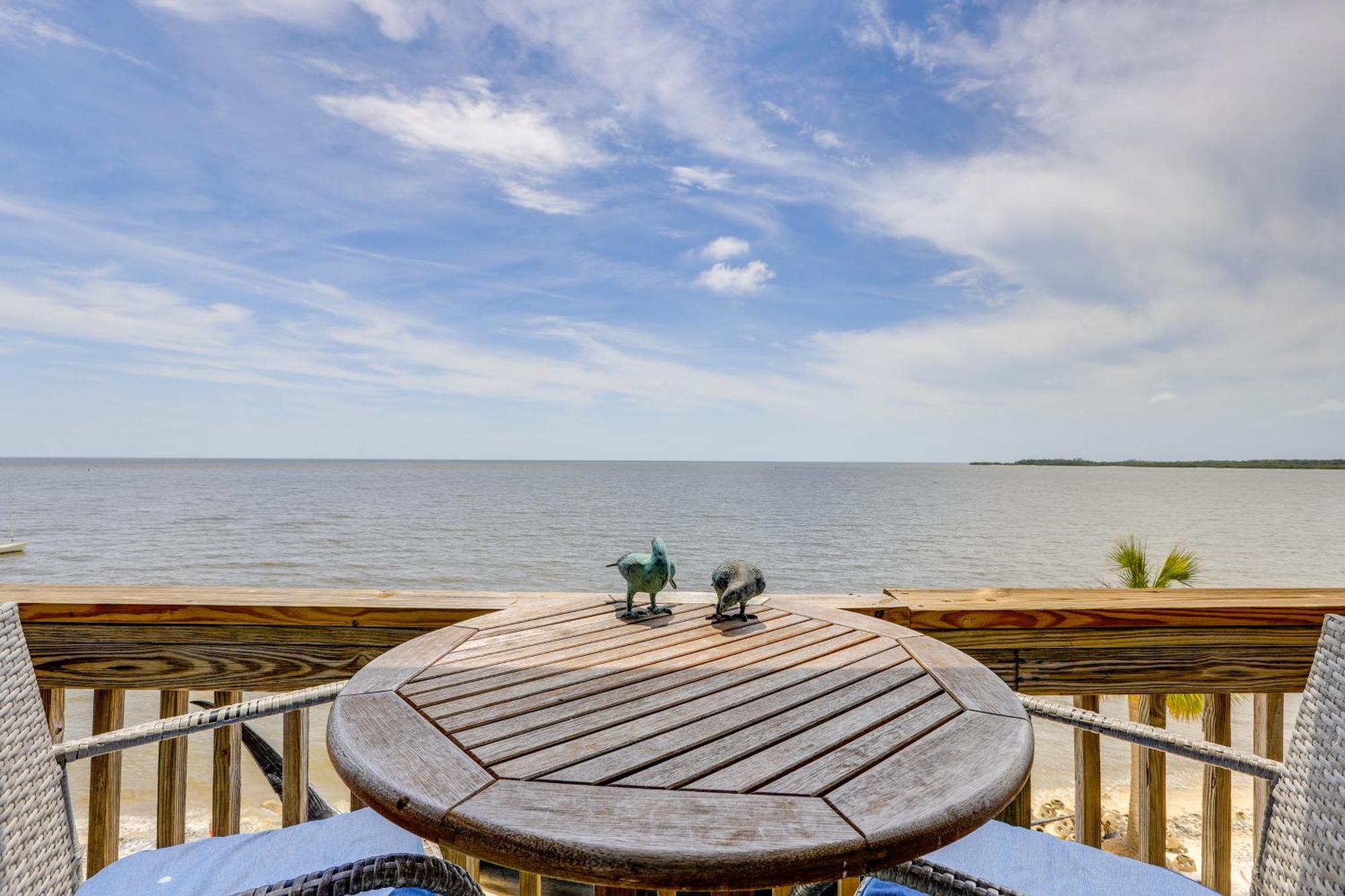 Beachfront Cedar Key Retreat With Pool Access! Ngoại thất bức ảnh