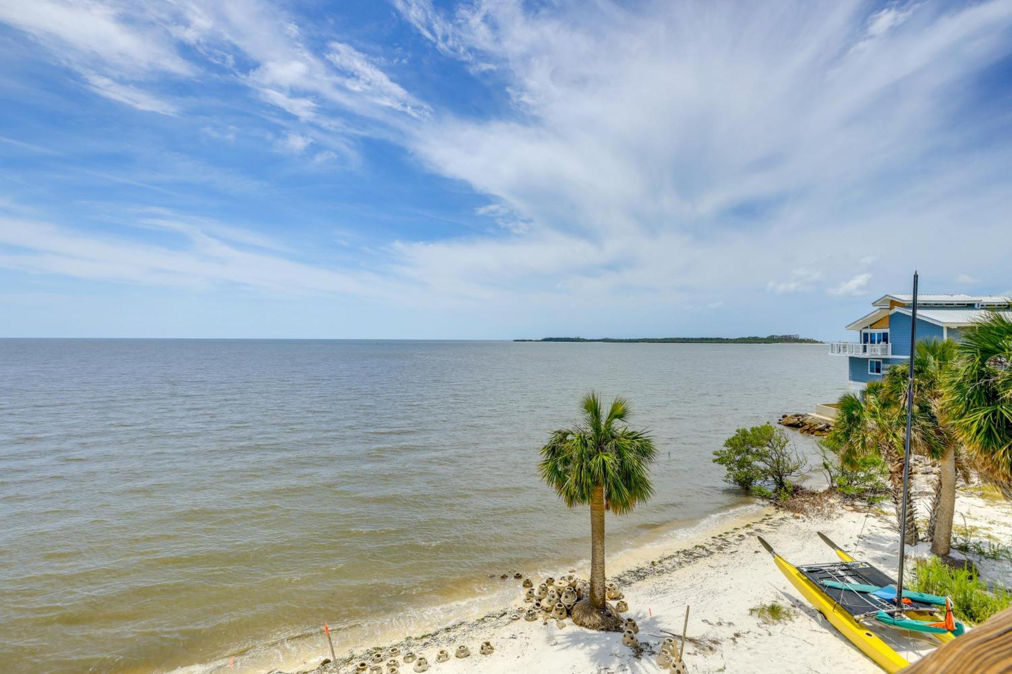 Beachfront Cedar Key Retreat With Pool Access! Ngoại thất bức ảnh
