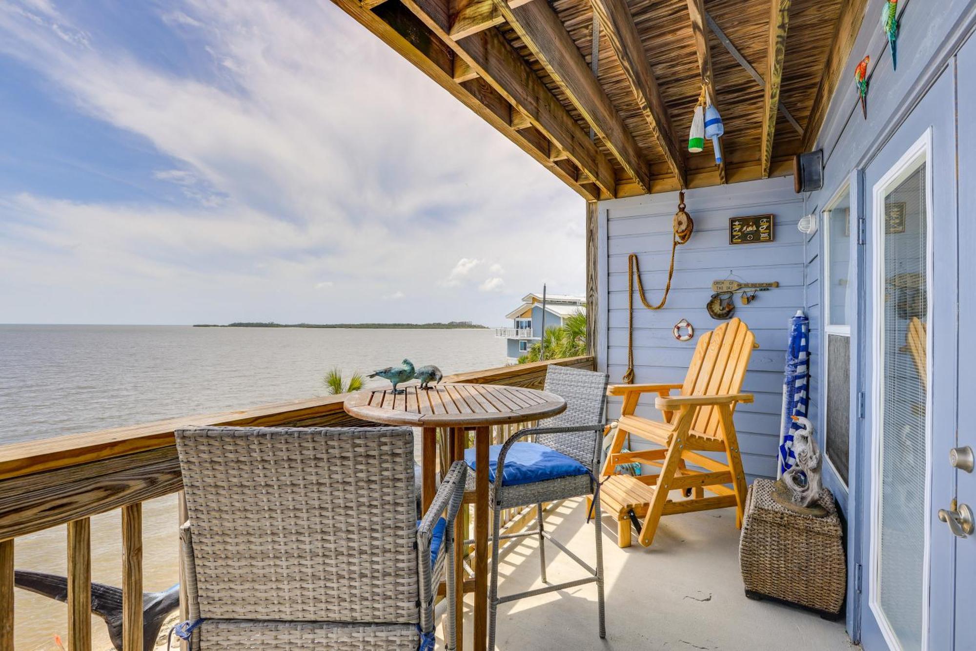 Beachfront Cedar Key Retreat With Pool Access! Ngoại thất bức ảnh